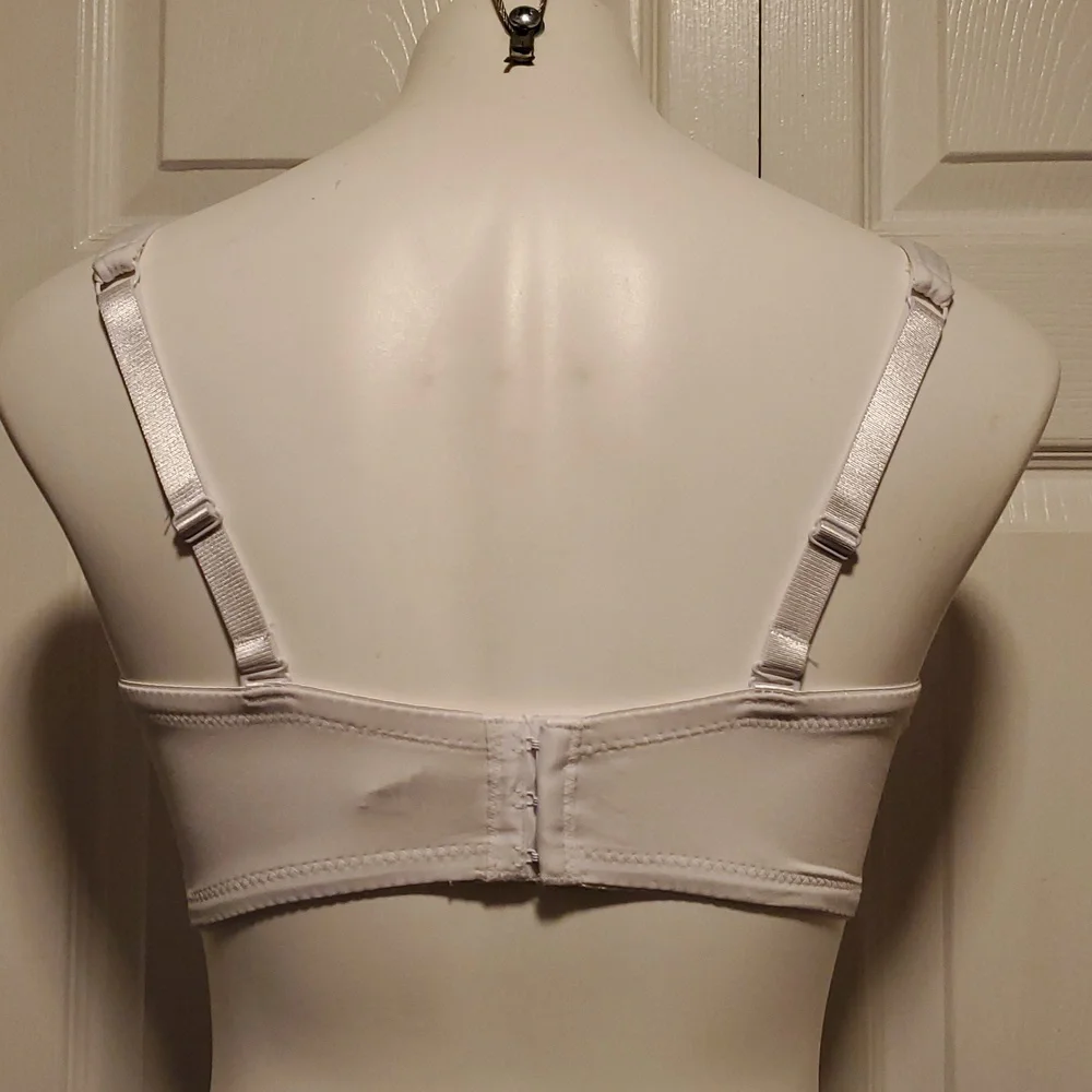 Kathy Ireland Intimates Bundle Of 2 Black and White Women's Wired Bra Set - 36D
